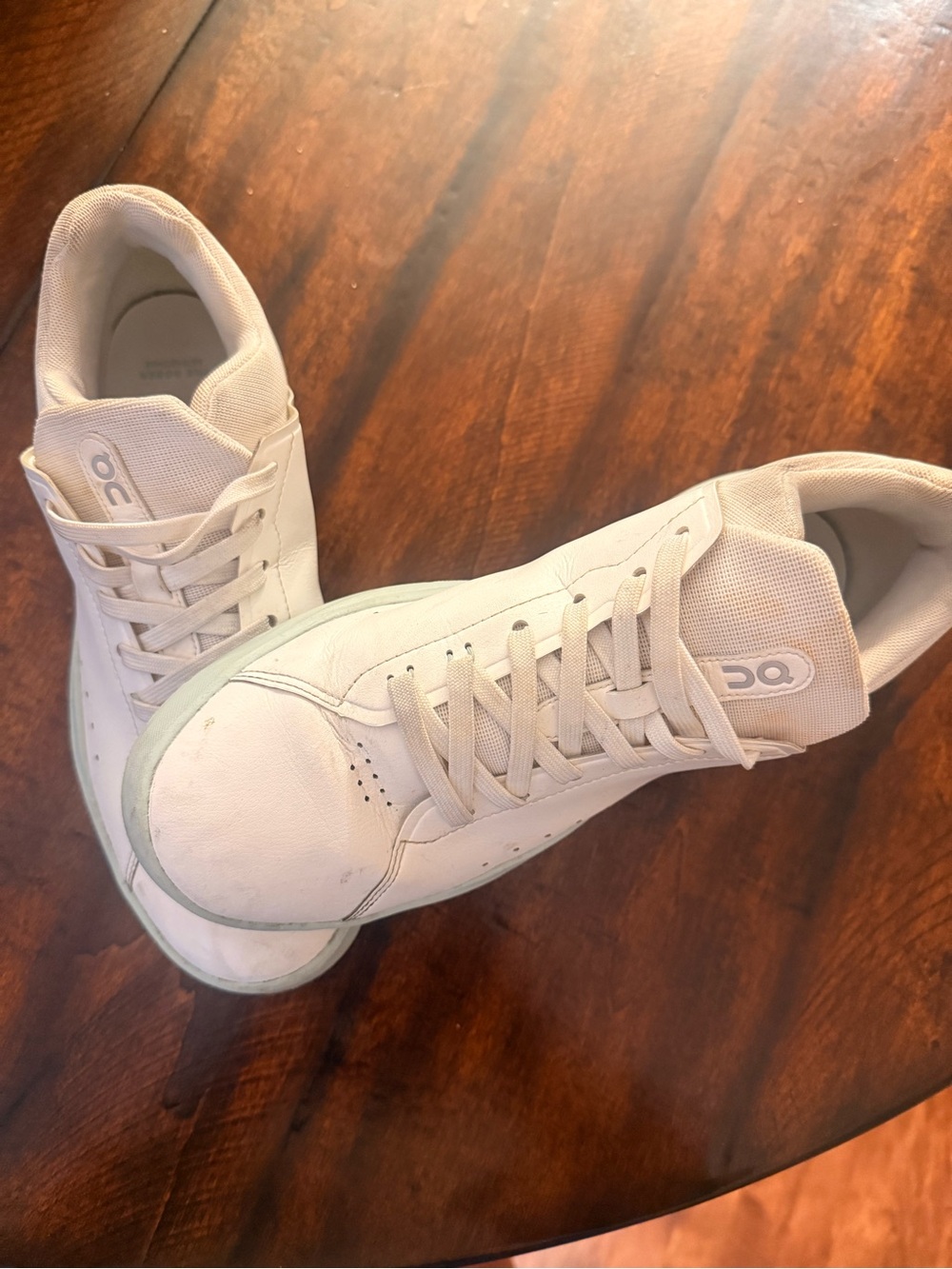 On Running Women’s White Low-Top Casual Sneakers